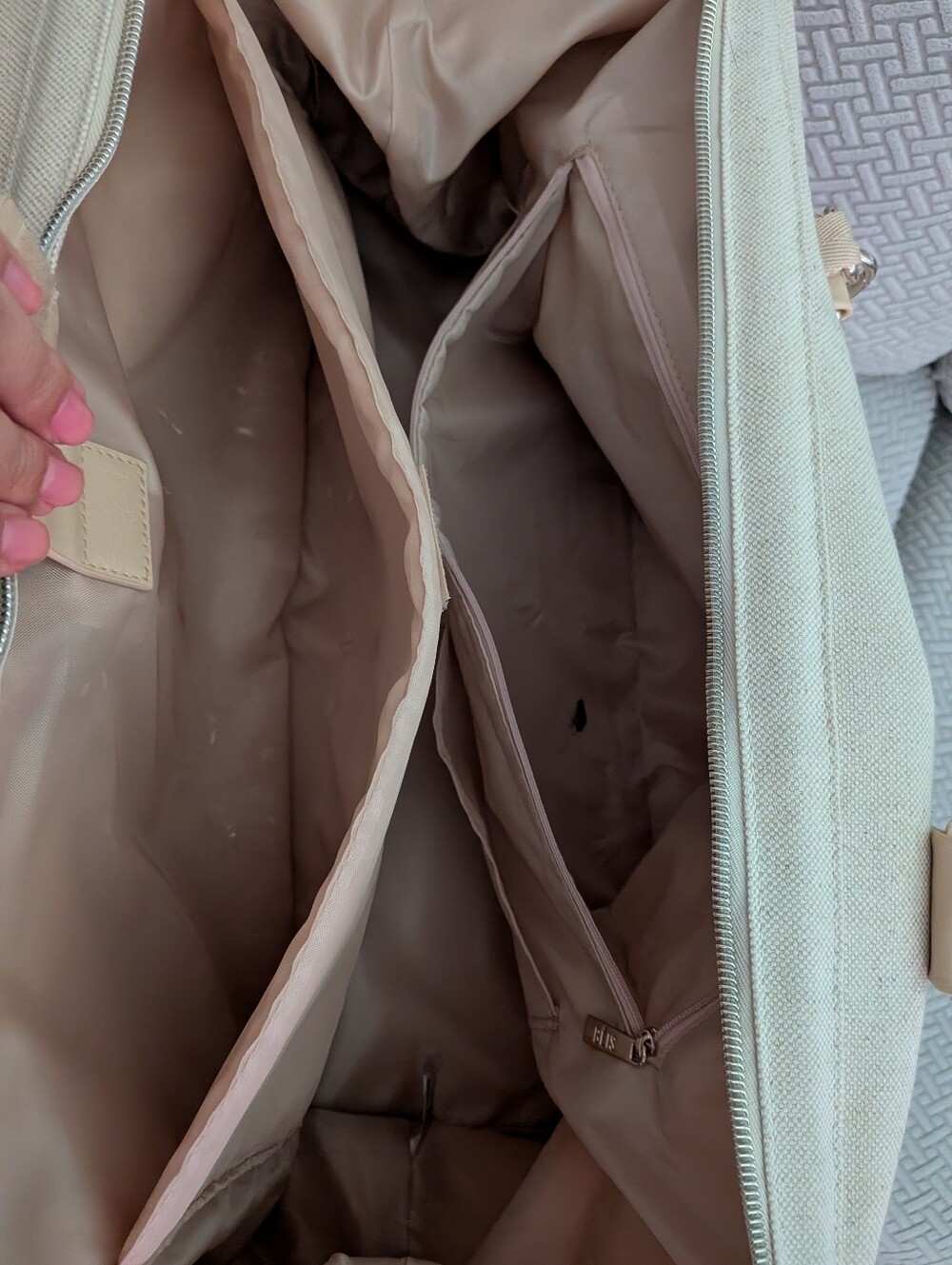 The Weekender In Beige - Picture 11 of 14